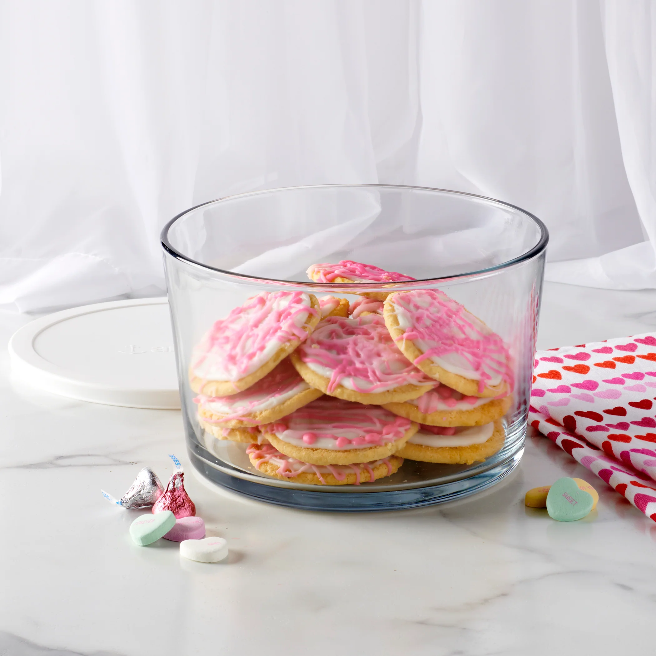 CLEARANCE Anchor Hocking® Party Bowl with Plastic Lid (3L) - Image 2